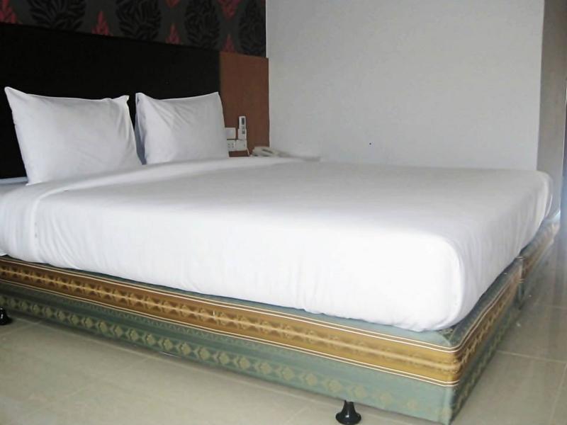 Orange Grand Hotel Ban Khlong Phruan Exterior photo