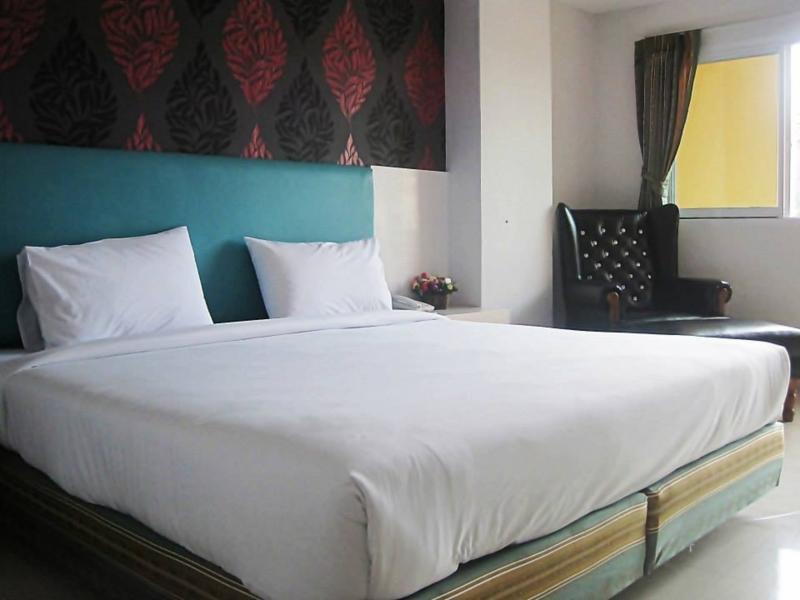 Orange Grand Hotel Ban Khlong Phruan Exterior photo